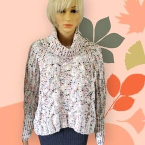 Moon & Madison Cowl Neck Sweater. Small.